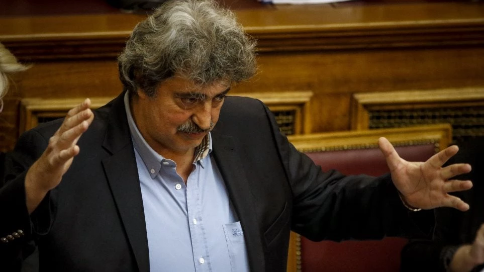 Ο Παύλος Πολάκης χαίρεται! Μοιράζει… ξύδι στα ΜΜΕ και στα άλλα κόμματα για τη συμφωνία